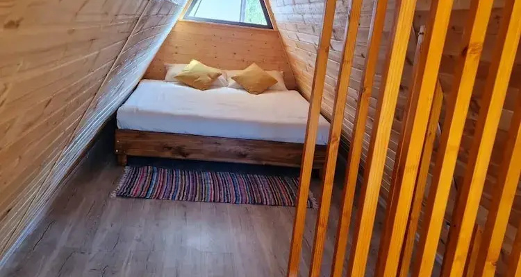 Bucovina-a-framehouse-hottub-fireplace-patio-wifi