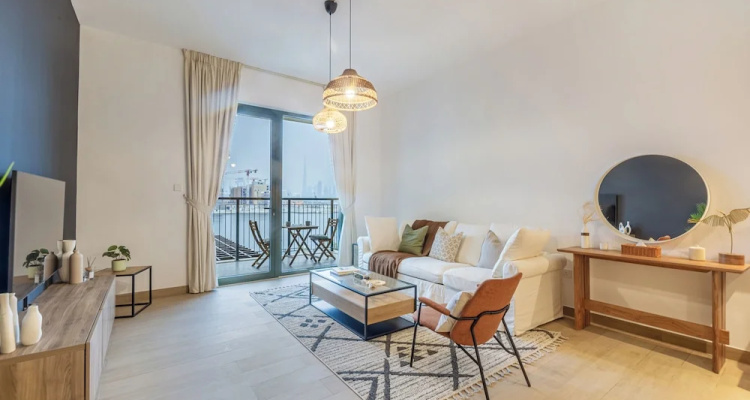 Manzil 1br | Near La Mer Beach | Pool & Sea View