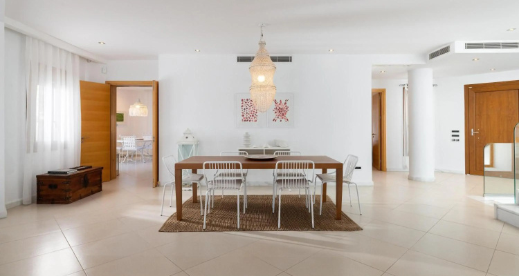 Love White Villa