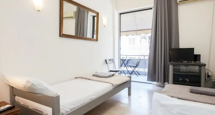 Charming 2 Bedroom Apt Next To Panormou