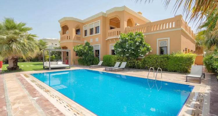 Private Palm Villa Mint Stay