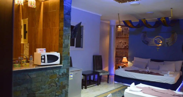 Comfort Pyramids inn