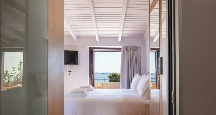 Seafront Cozy Suite For 2 In Rethymno