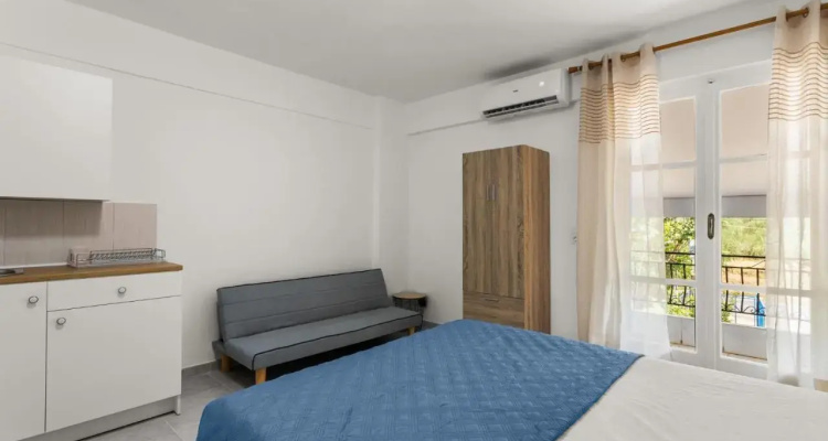 Nikolas Apartments