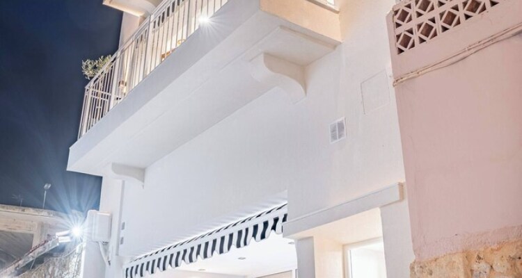 Napoleon Navy Suite 1bd 1ba