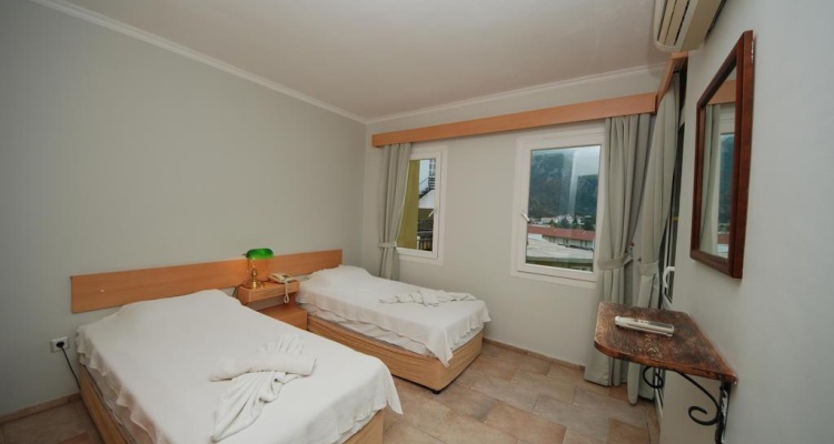 Es Apartments