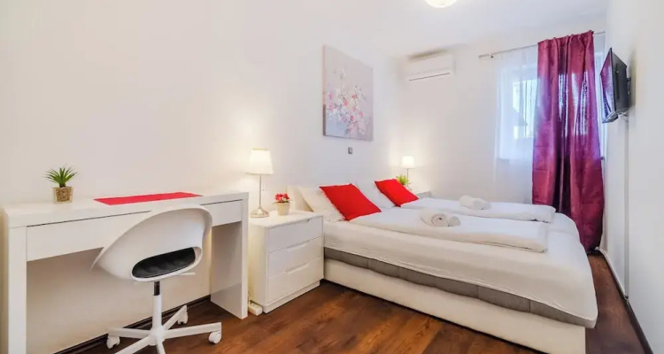 Red Vibe Studio Central 1