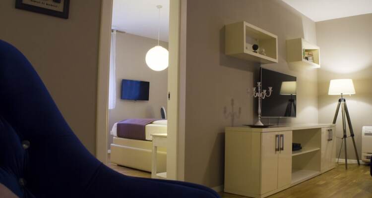 Royal Residence Chica Cure