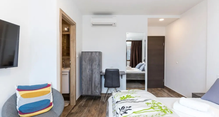Apinelo Hostel & Apartments