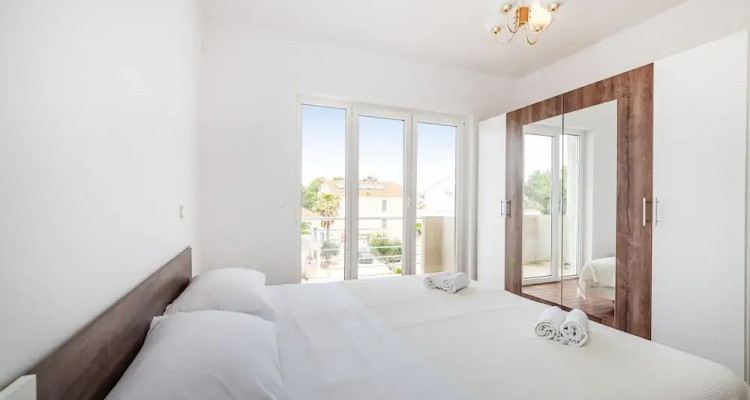 Cozy House Near Beach App 6