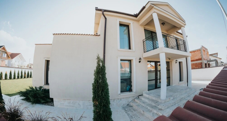 Carla Residence