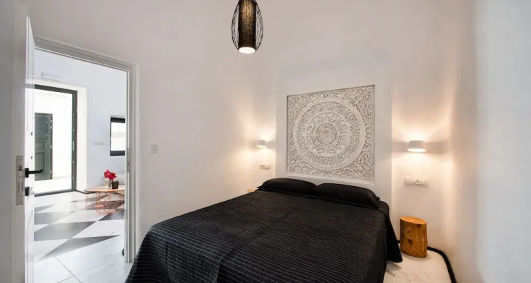 Stunning Villa, Private Hot Tub In Thera Santorini