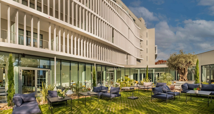 Golden Tulip Lyon Ouest Techlid - Hotel and Spa — Golden Tulip hotel