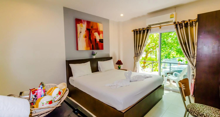 Baan Yuyen Karon Guesthouse