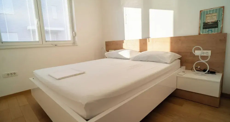 Apartment Wing 77
