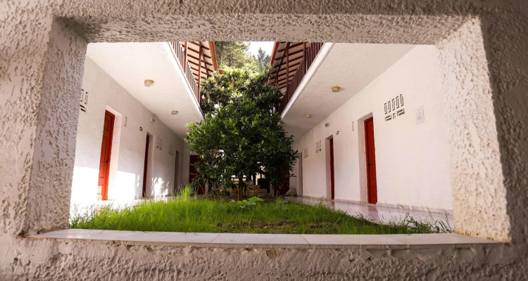 Bastas Hotel & Studios