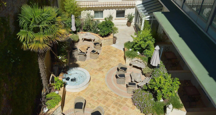 BEST WESTERN PREMIER LE PATIO DES ARTISTES