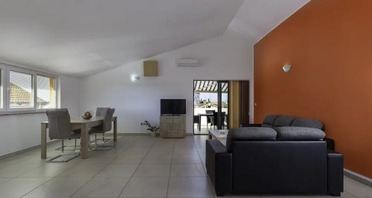 Apartments Orange 425