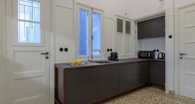 An Outstanding 3 Bdrm Apartment In The Heart Of Athens