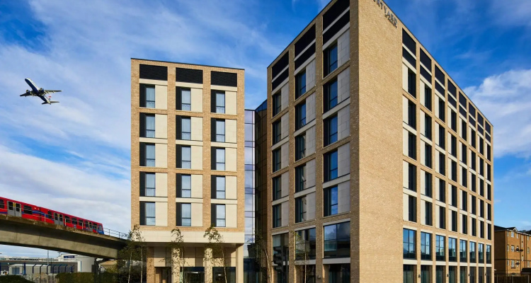 Courtyard by Marriott London City Airport — Marriott hotel