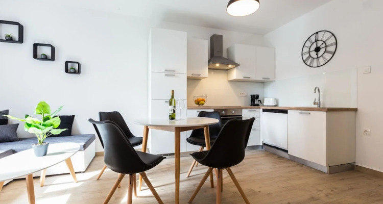 Deluxe Apartment Near Bridge