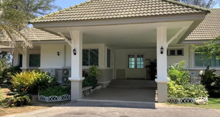 Seapine Beach Golf and Resort Hua Hin