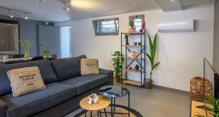 Gazi Metro Apt Urban Balcony Oasis