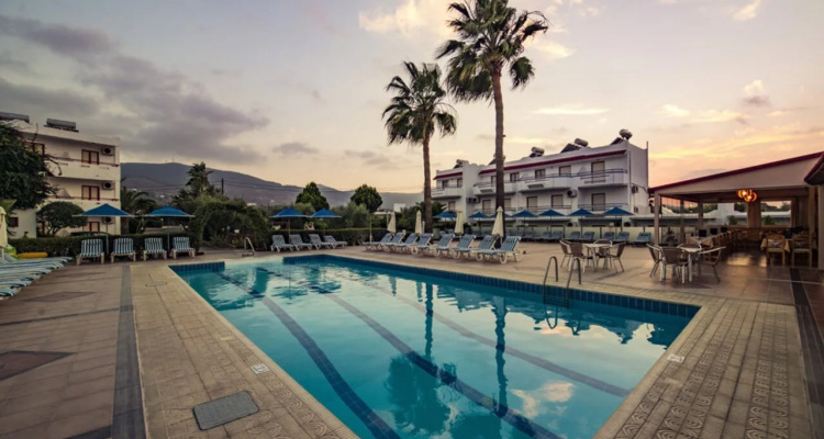 Sandy's Studios Apartments & Log Villas