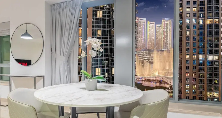 Lux The Fountain View Suite