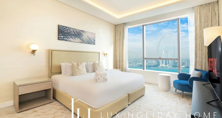 Lux Iconic Views At Palm Tower Suite 1
