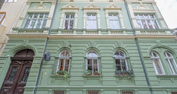 Victoria Apartment 1901