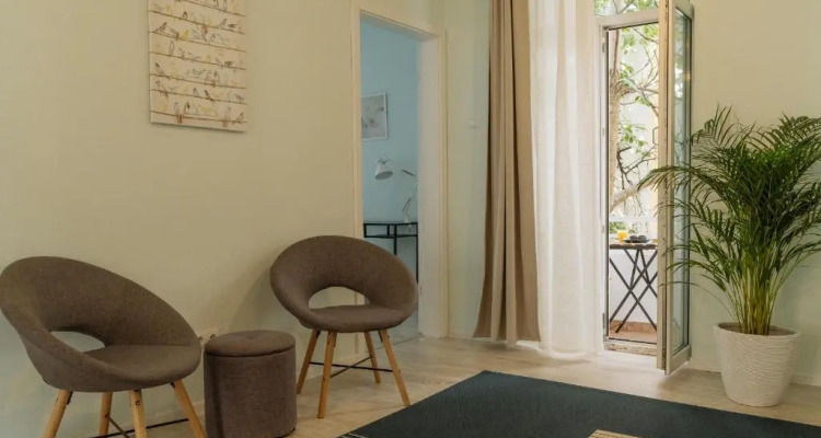 Spacious & Quiet City Center 2br Apartment