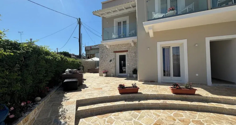 Christiano Apartments