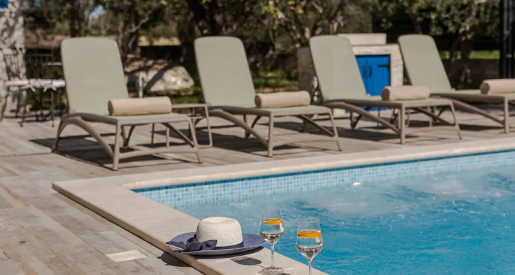 The Olive Poolhouse