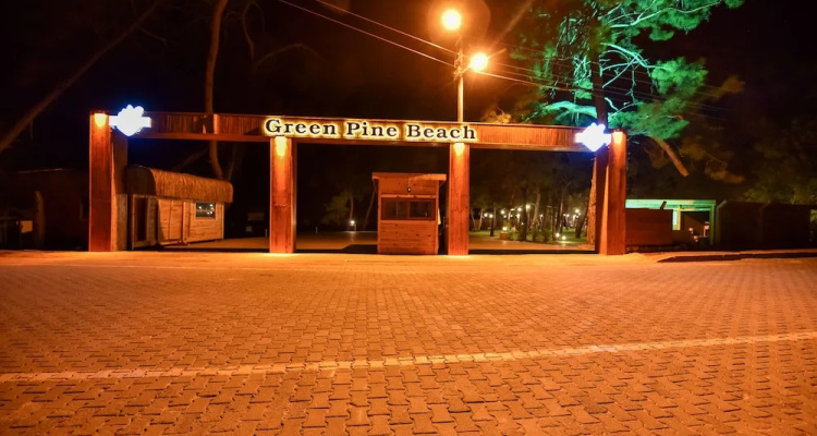Green Pine Beach & Bungalows