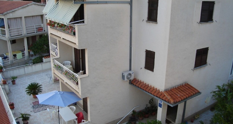 Apartments Lovre