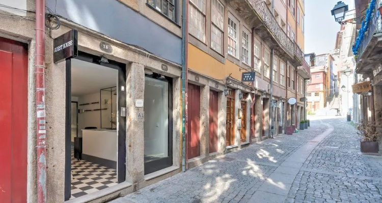Oporto Street Fonte Taurina