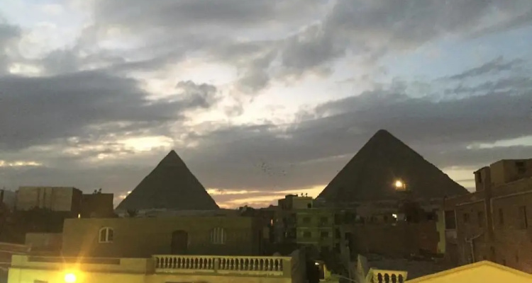 The Pyramids Inn Cheops