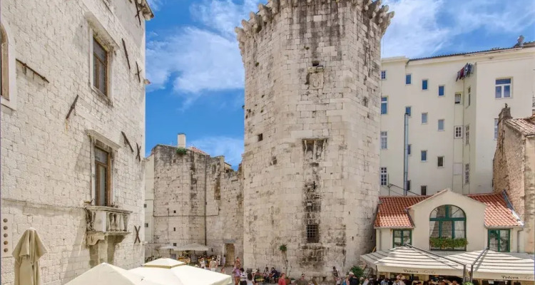 Apartments Studios 81