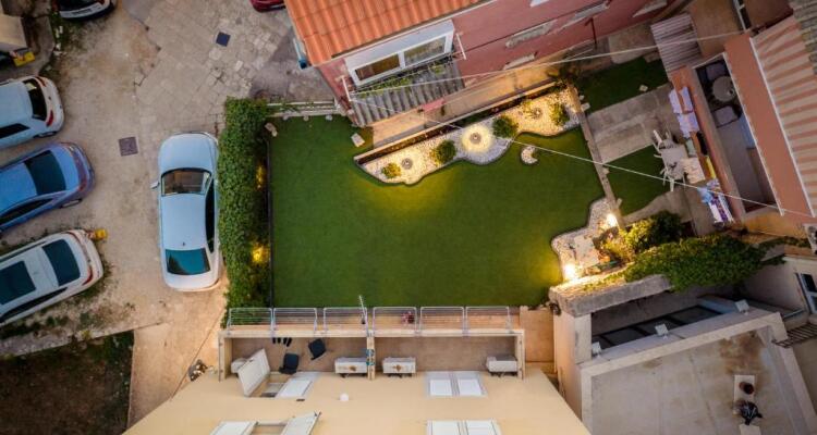 Apartments & Rooms Andrea