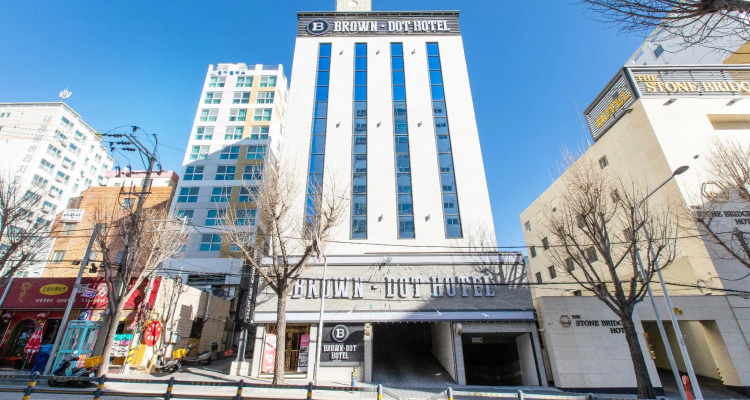 Brown Dot Hotel Minam