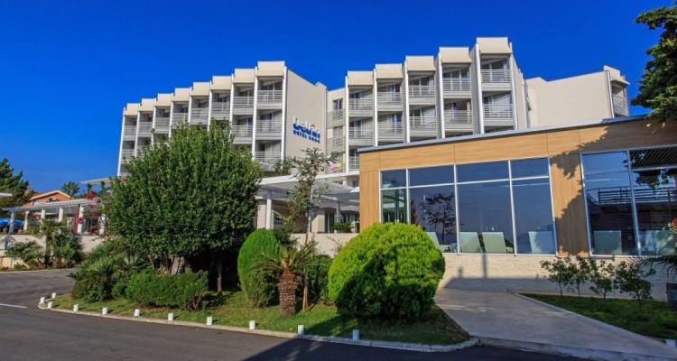Carine Hotel Delfin