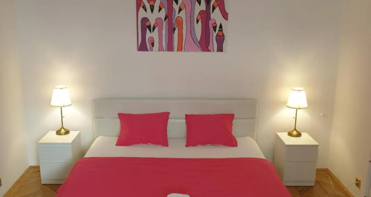 Sunny & Spacious Apartment Near City Centre
