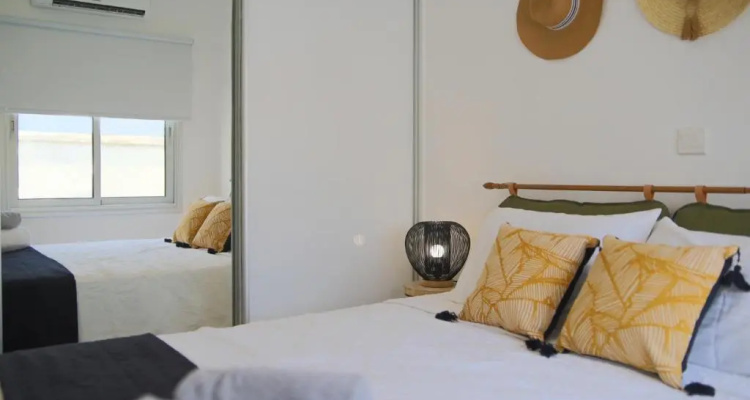 Phaedrus Living: Seaside Luxury Flat Lighthouse 68