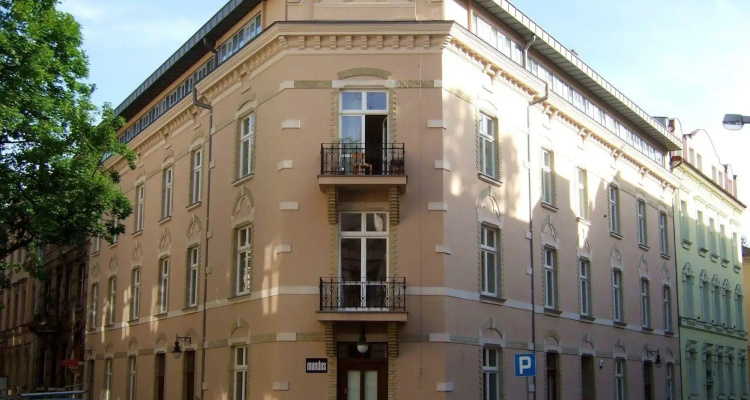 Crystal Suites Old Town