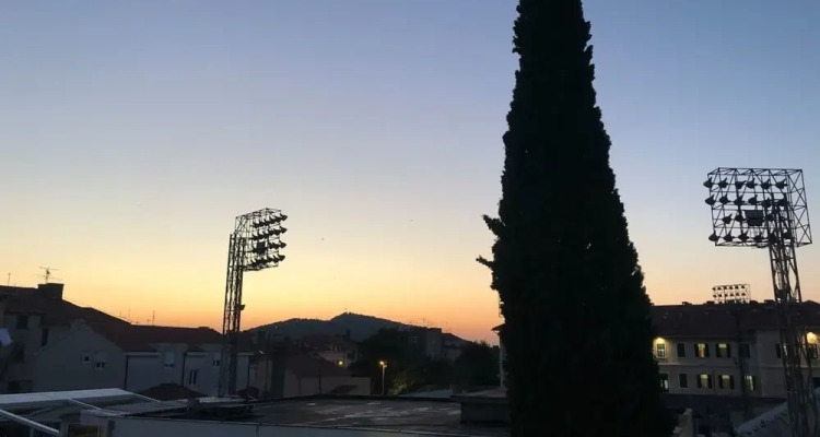 Boutique Triple House With Garden & Roof Terrace