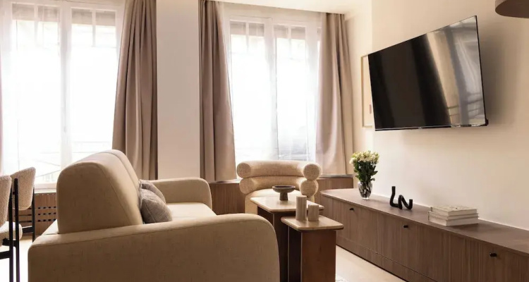 Elegant Apartment Ac 2br-6p Madeleine