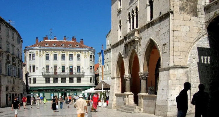 2-bdr Apt With Shared Garden 3 Min Walk To Beach