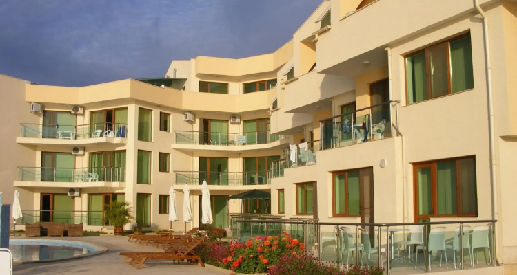 Golf Apartments