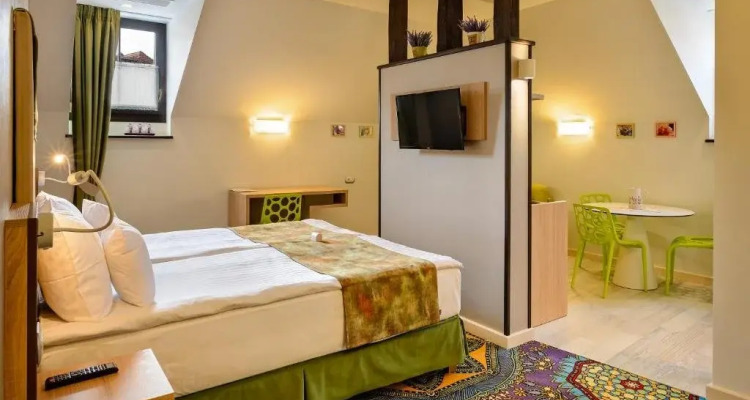 . Blumenhaus Apartments